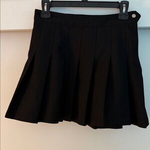 NWOT H&M Pleated Black Mini Skirt